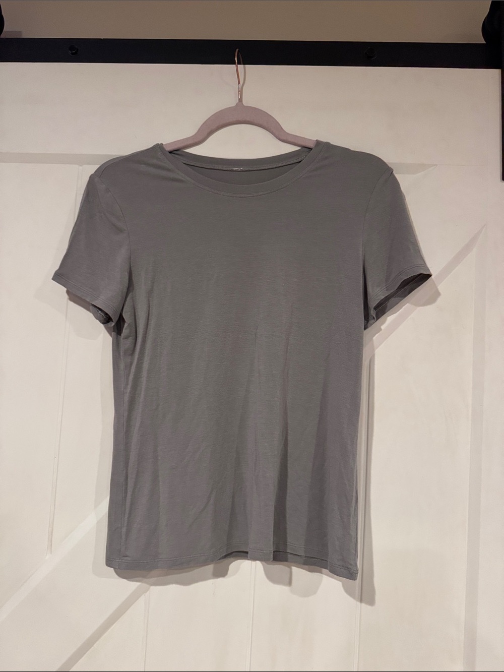 ALO Yoga Short Sleeve Crew Tee — Gray